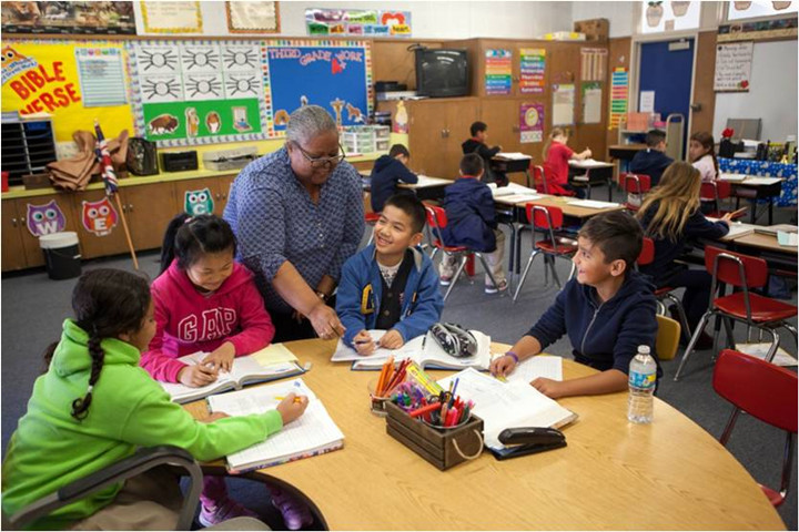 美國歸來話中西，微觀視角品教育