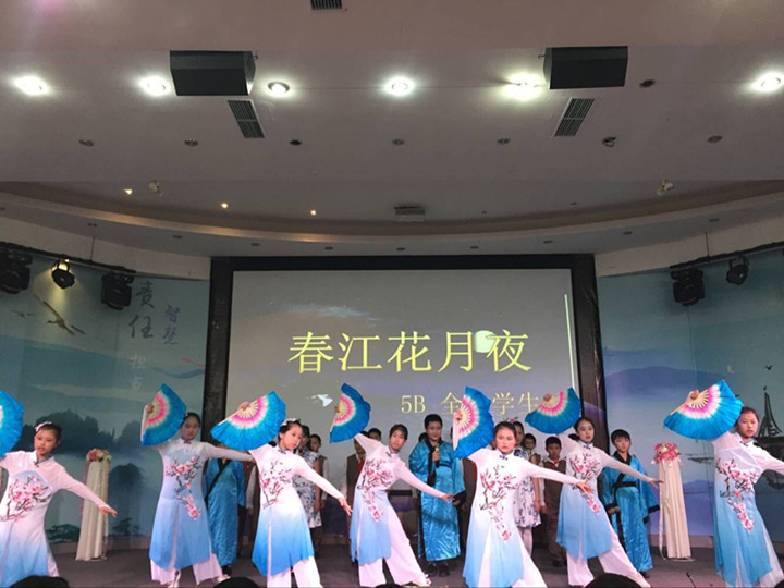 我校首屆“中華文化節(jié)”在古詩(shī)文誦讀聲中拉開帷幕