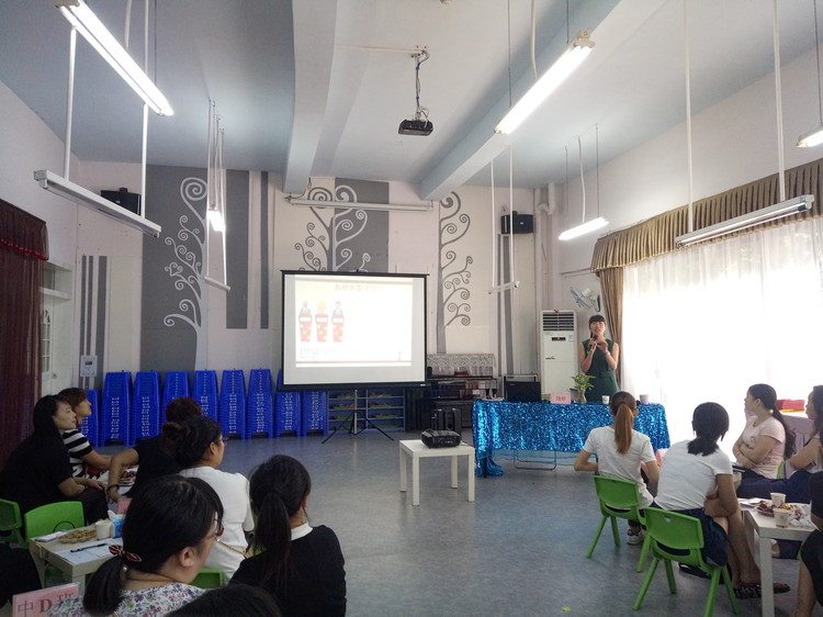 “家園攜手，共同擔(dān)當(dāng)”——溪山幼兒園第七屆家長(zhǎng)委員會(huì)第一次會(huì)議