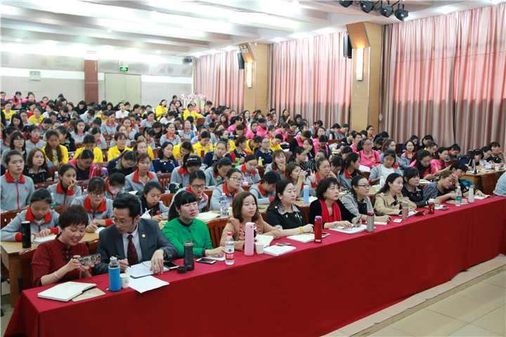 學(xué)習(xí)引領(lǐng)發(fā)展，創(chuàng)新增長活力——集團(tuán)幼兒園2018年全員教師（行政）專業(yè)培訓(xùn)