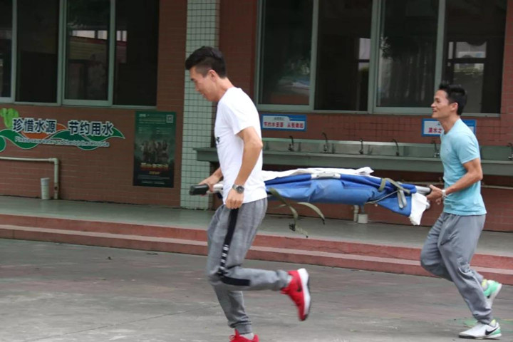 開展消防演練，提升應急能力——深圳市龍華中英文實驗學校舉行消防安全疏散演練