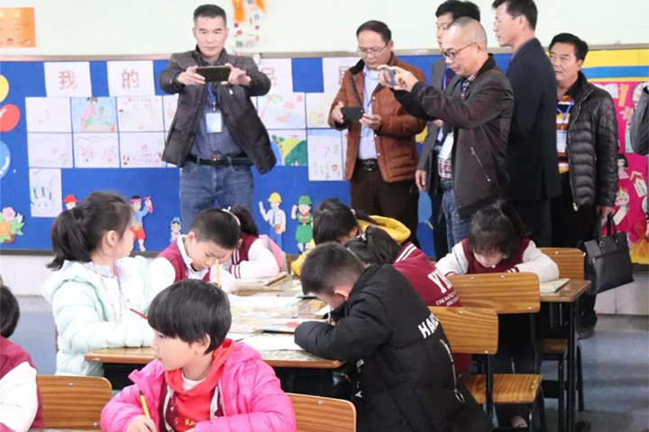 湛江遂溪小學(xué)校長(zhǎng)督學(xué)高級(jí)研修班考察團(tuán)來(lái)?？疾鞂W(xué)習(xí)