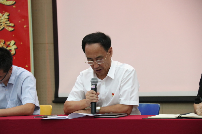 快訊：學校召開第二次全體干部、教師大會， 進行師德、“創(chuàng)文”、安全等方面培訓(xùn)