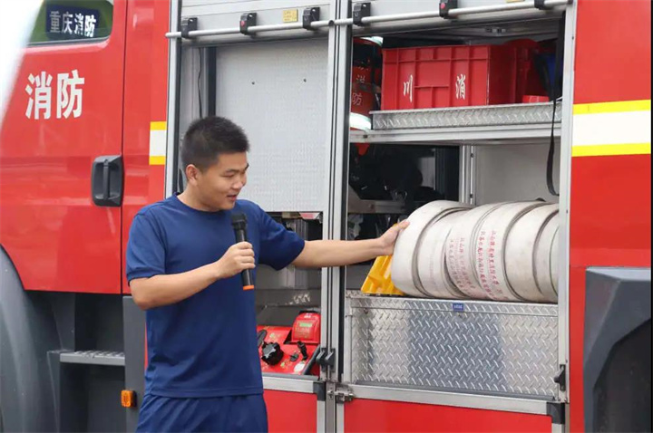 消防“童”行，致敬“火焰藍”